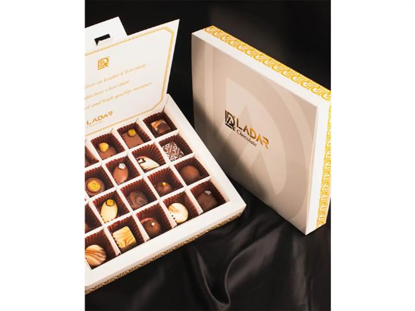 Medium Chocolate Box 20 Pieces