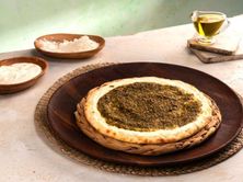 بيتزا جبنه ولبنه وزعتر