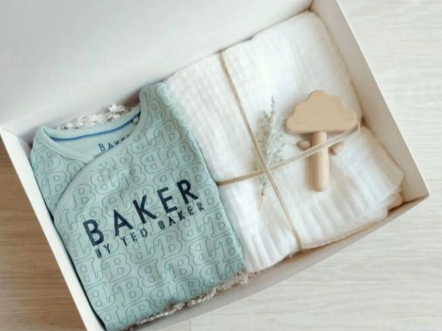 افرول تيقاني مع مفرش تيد بيكر