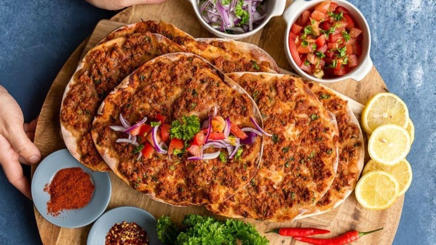 Lahmah Bel Ajeen Pie