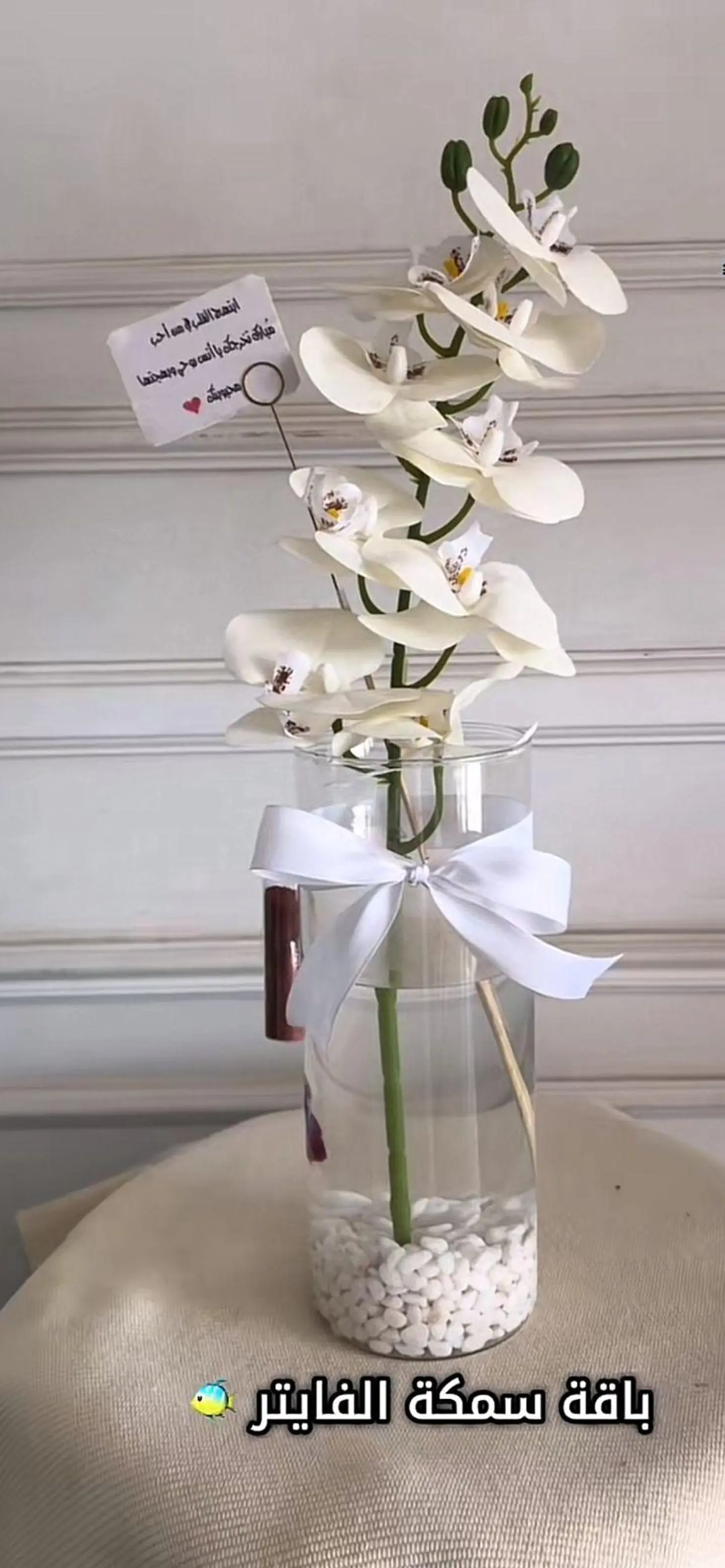 سمك الفايتر مع الورد الركيد الصناعي