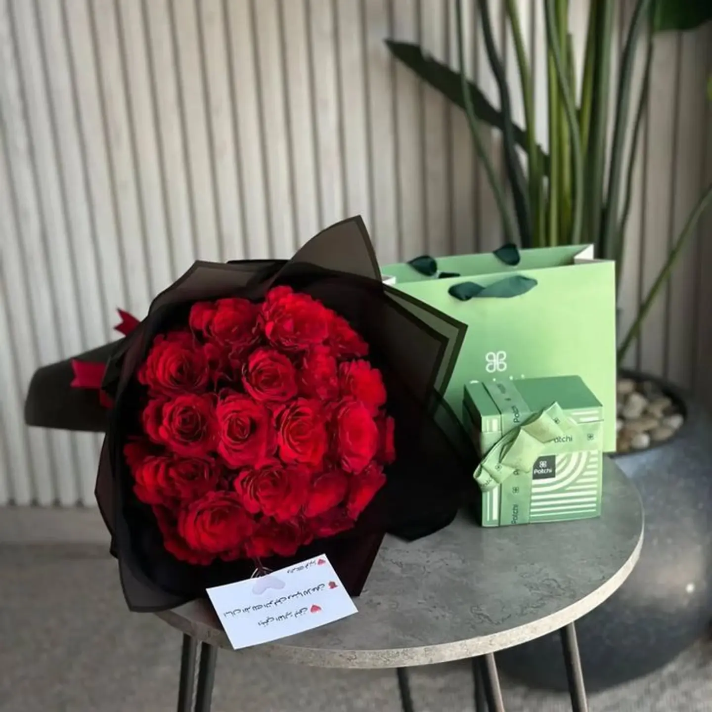 Red Gori Bouquet With Patchy Chocolate 05