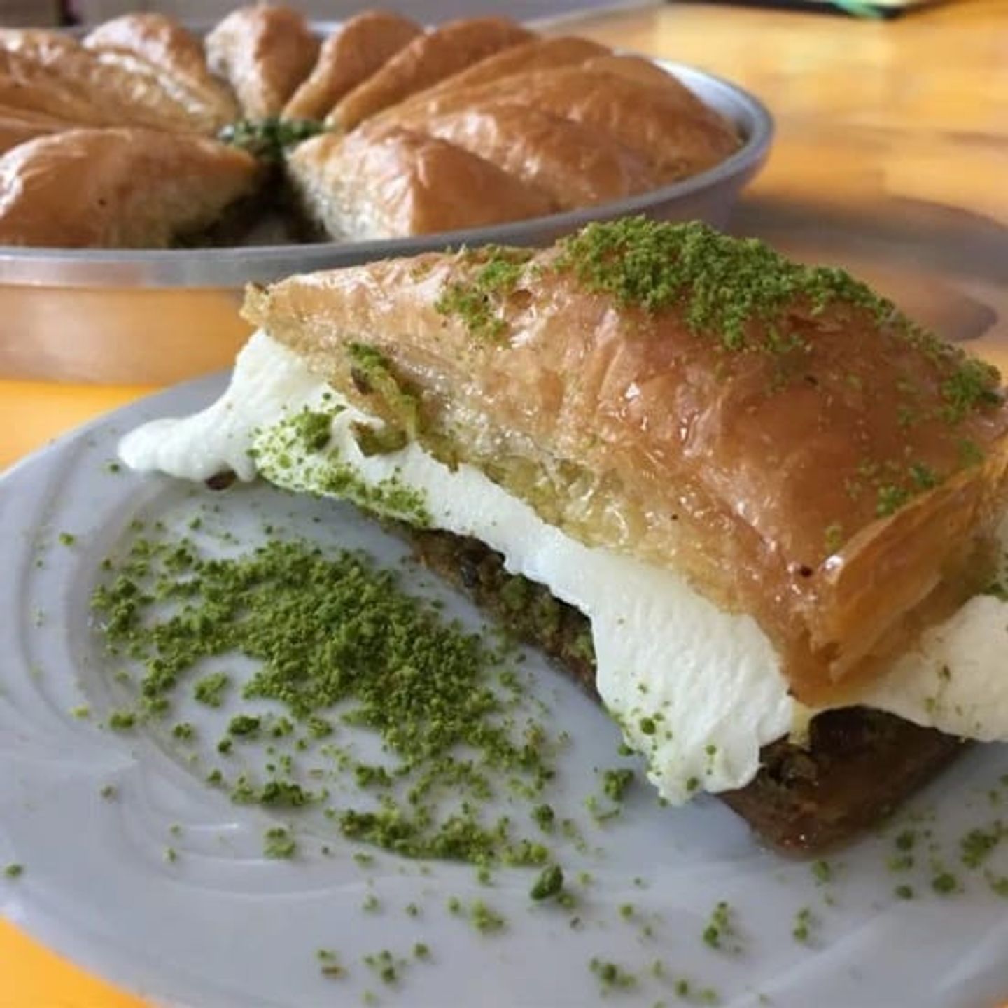 بقلاوة هاووش ديليم بالايسكريم