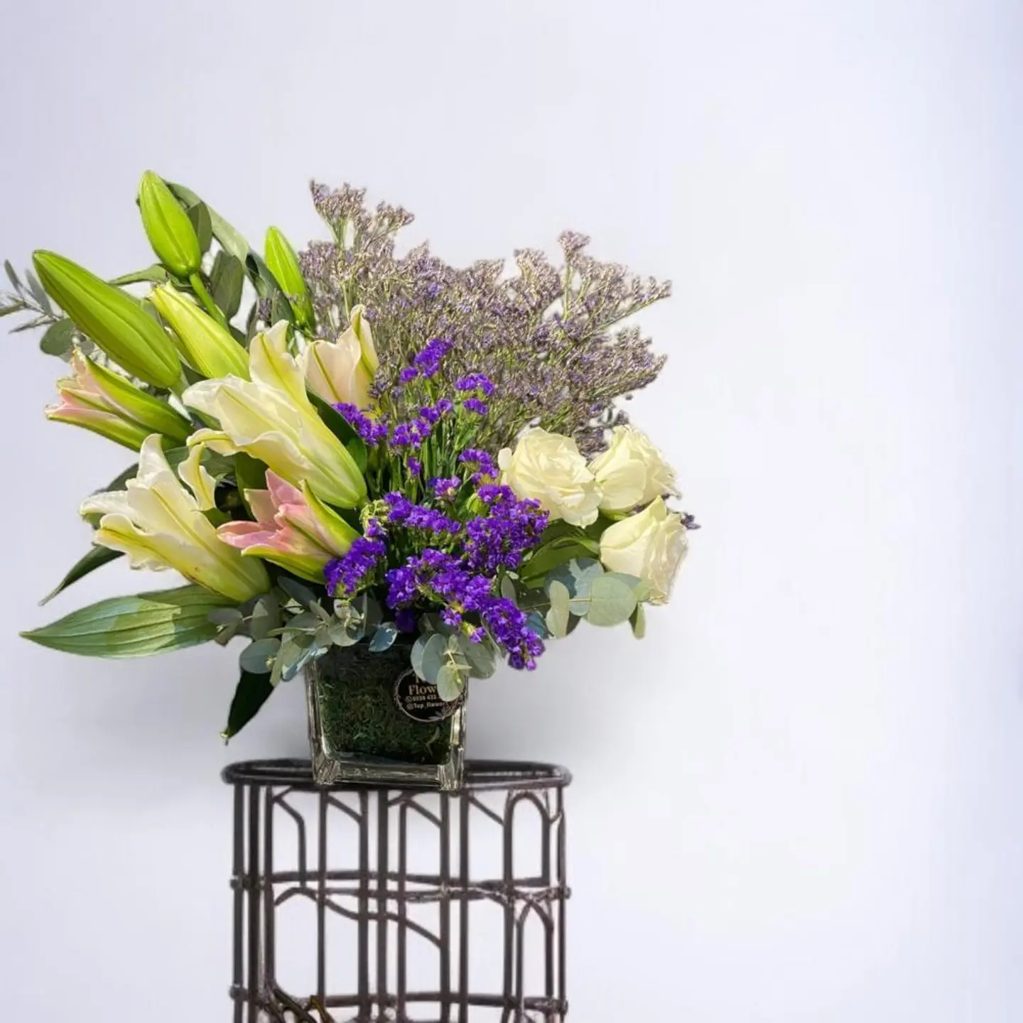 تنسيق ليلي وجوري أبيض في فازة