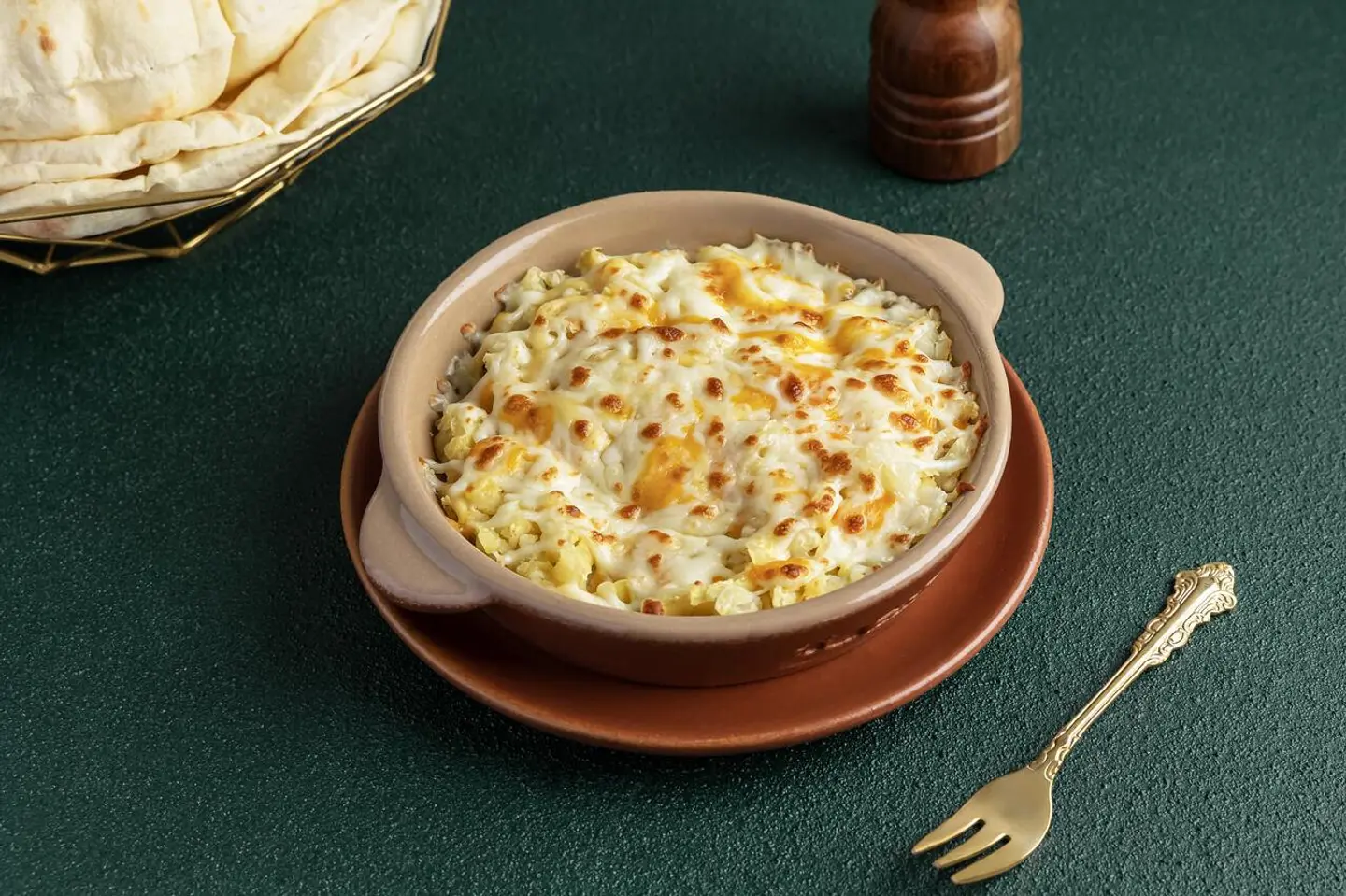 فخارة بطاطا وجبنة