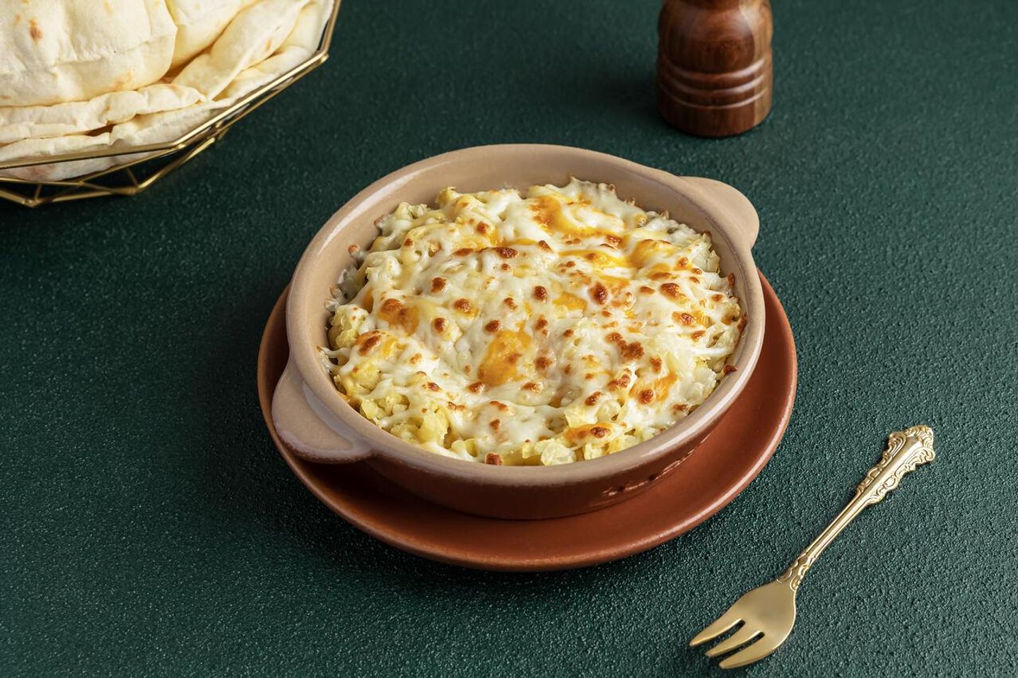 فخارة بطاطا وجبنة
