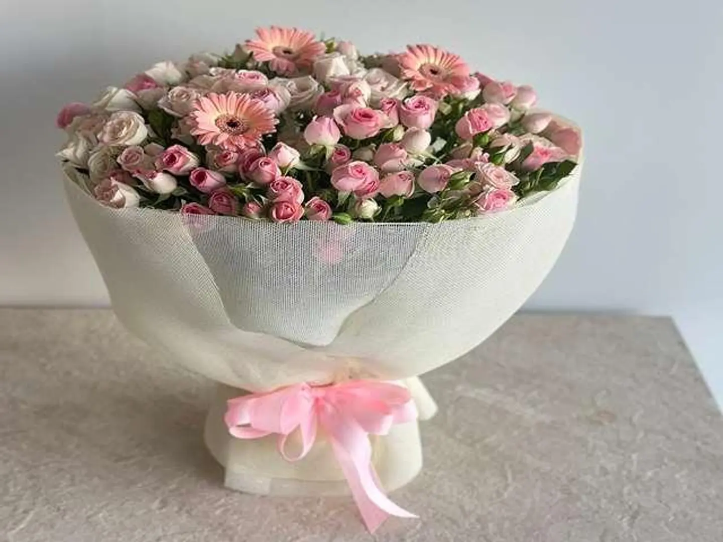 باقة الورود الوردية سحر الجمال الطبيعي