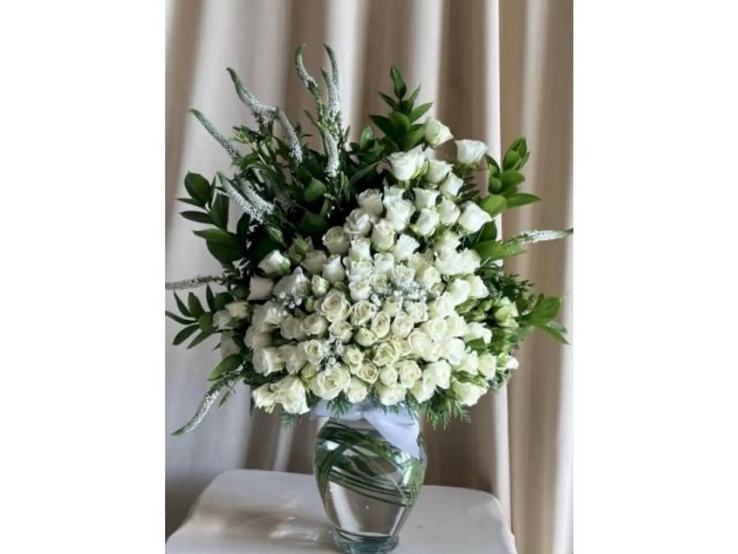 فازة لون ابيض