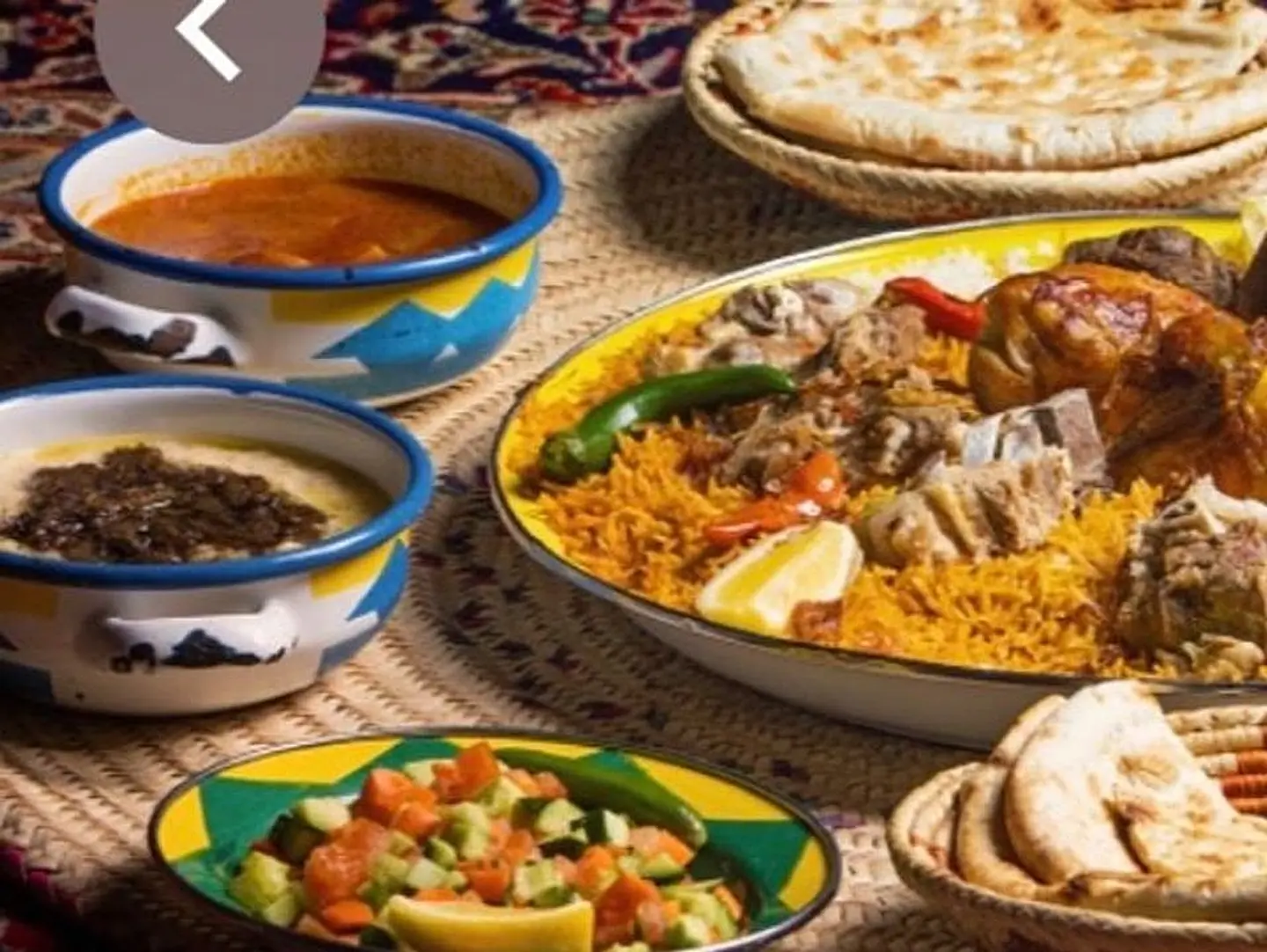 سليق بالدجاج مع شوربة شيشبرة مع بف مديني باللحمة مع كينزا كولا