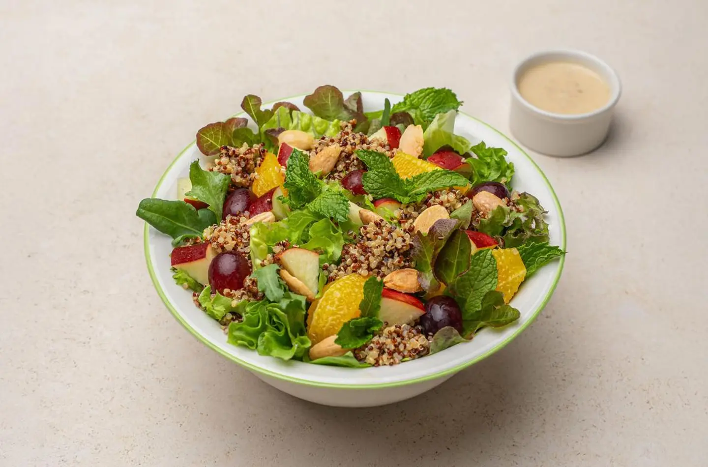 وعاء الكينوا والتفاح