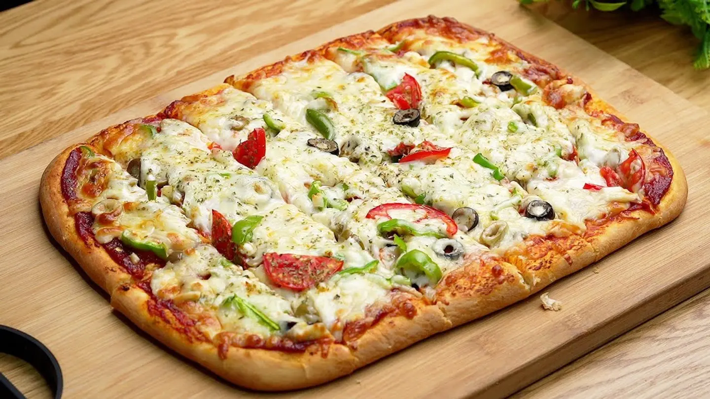 Spicy Garlic Shawarma Pizza