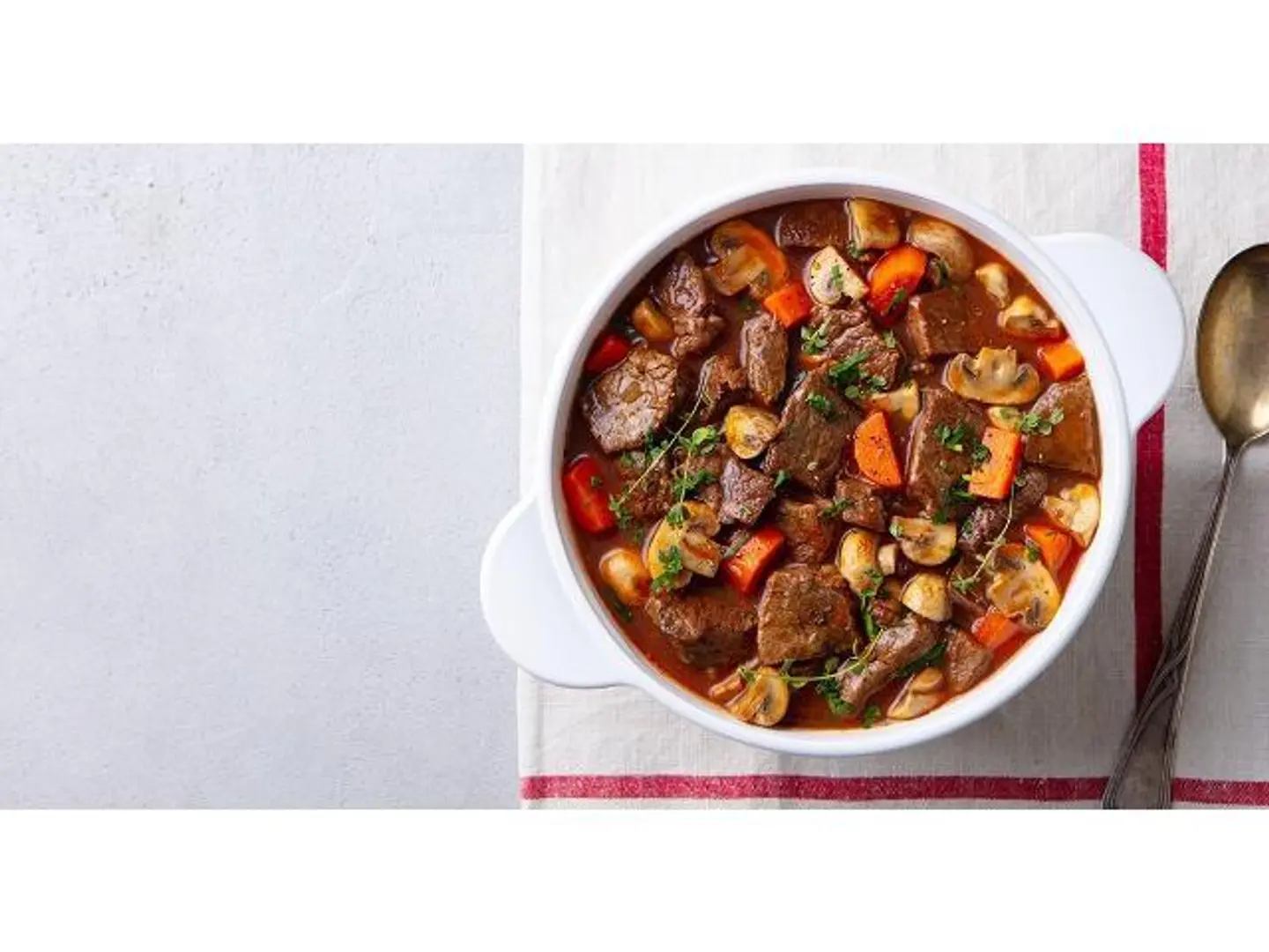 طاجن خضار مشكل باللحم مع أرز