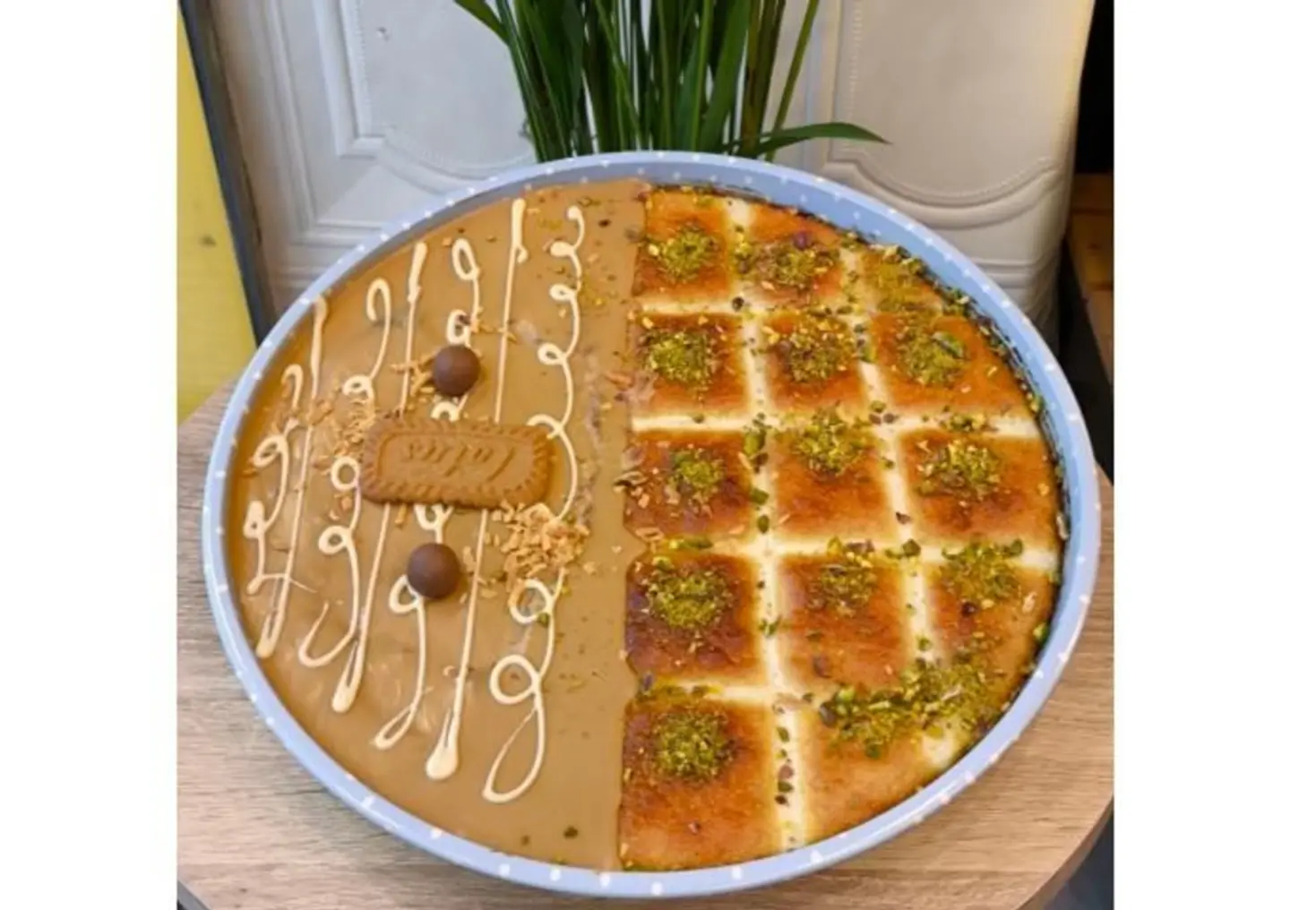 صينية بسبوسة قشطة لوتس