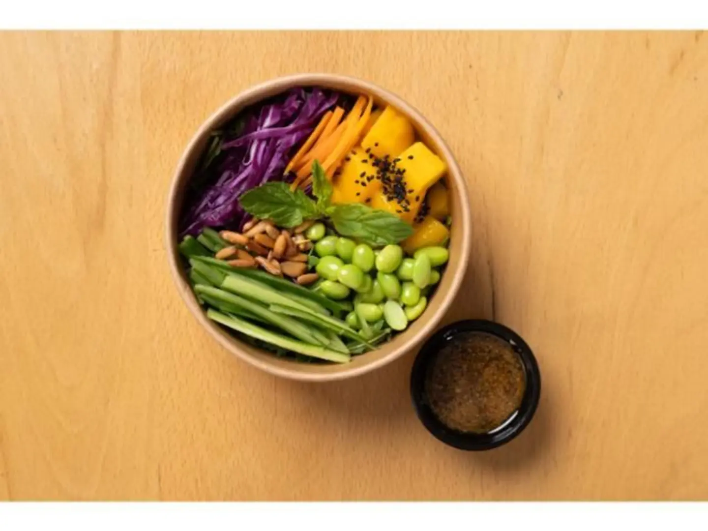 سلطة المانجو والسمسم