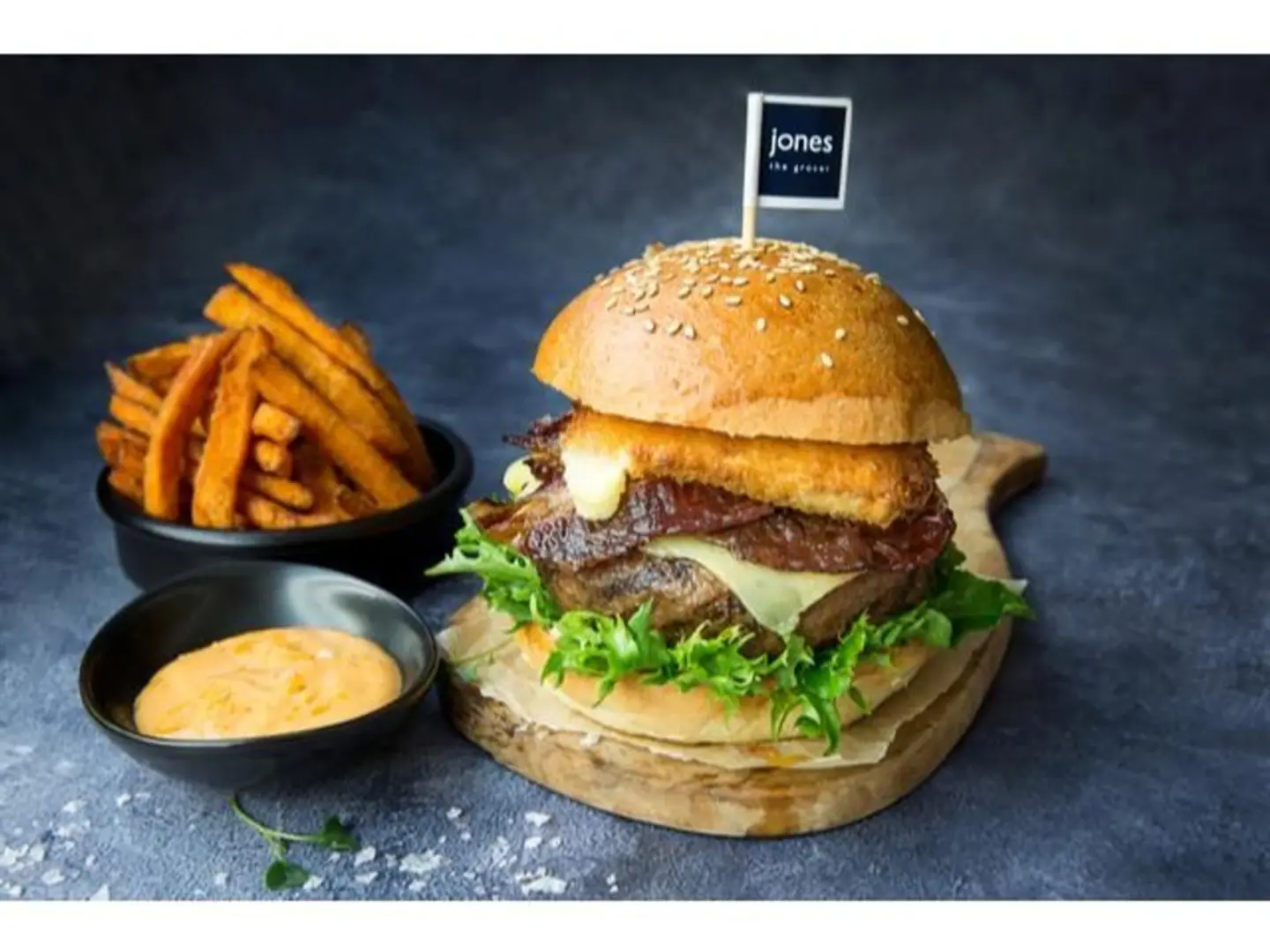 ذا ألتيميت مستر جونز