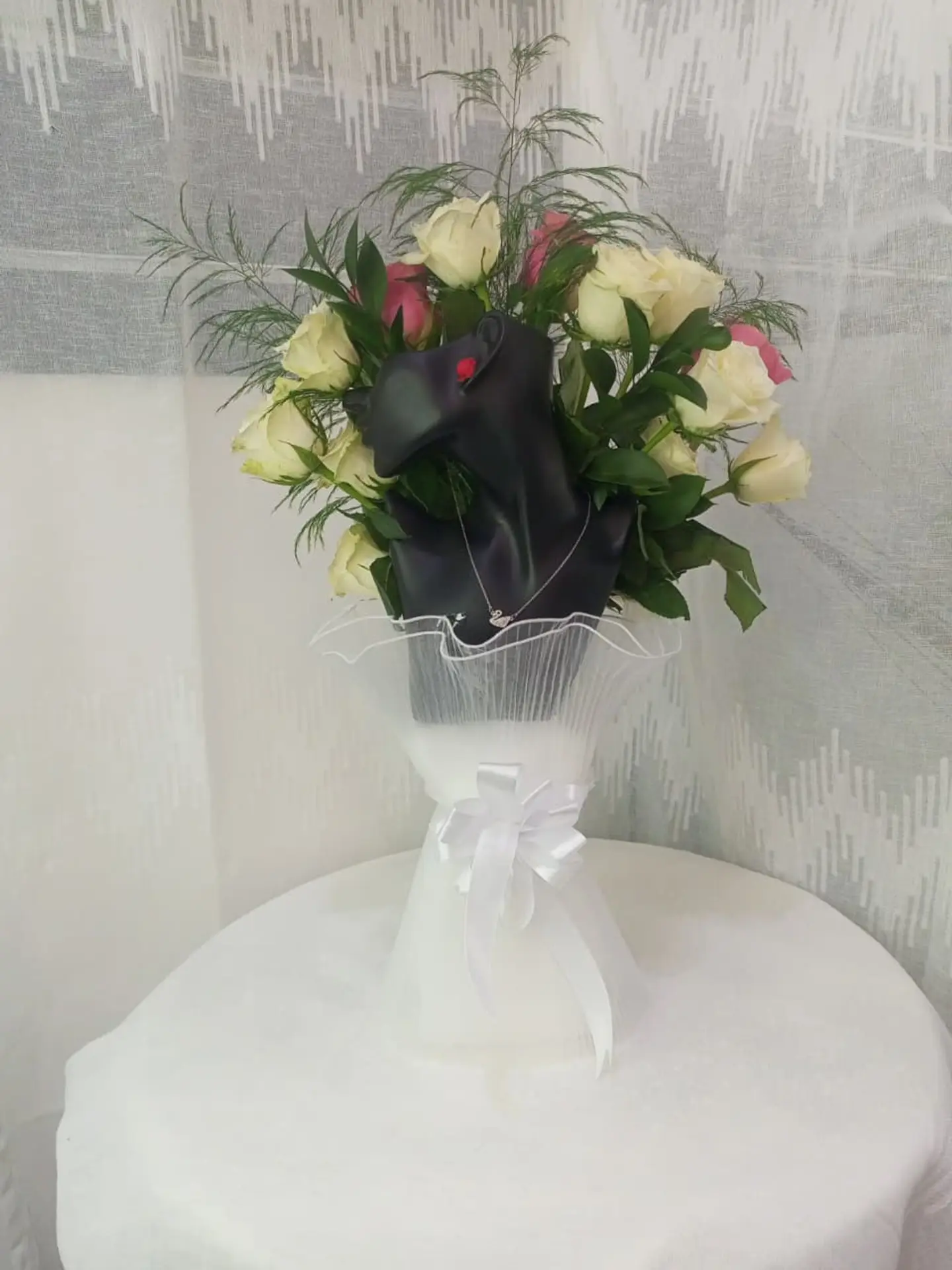 سلسال المناسبات مع ورد الجوري