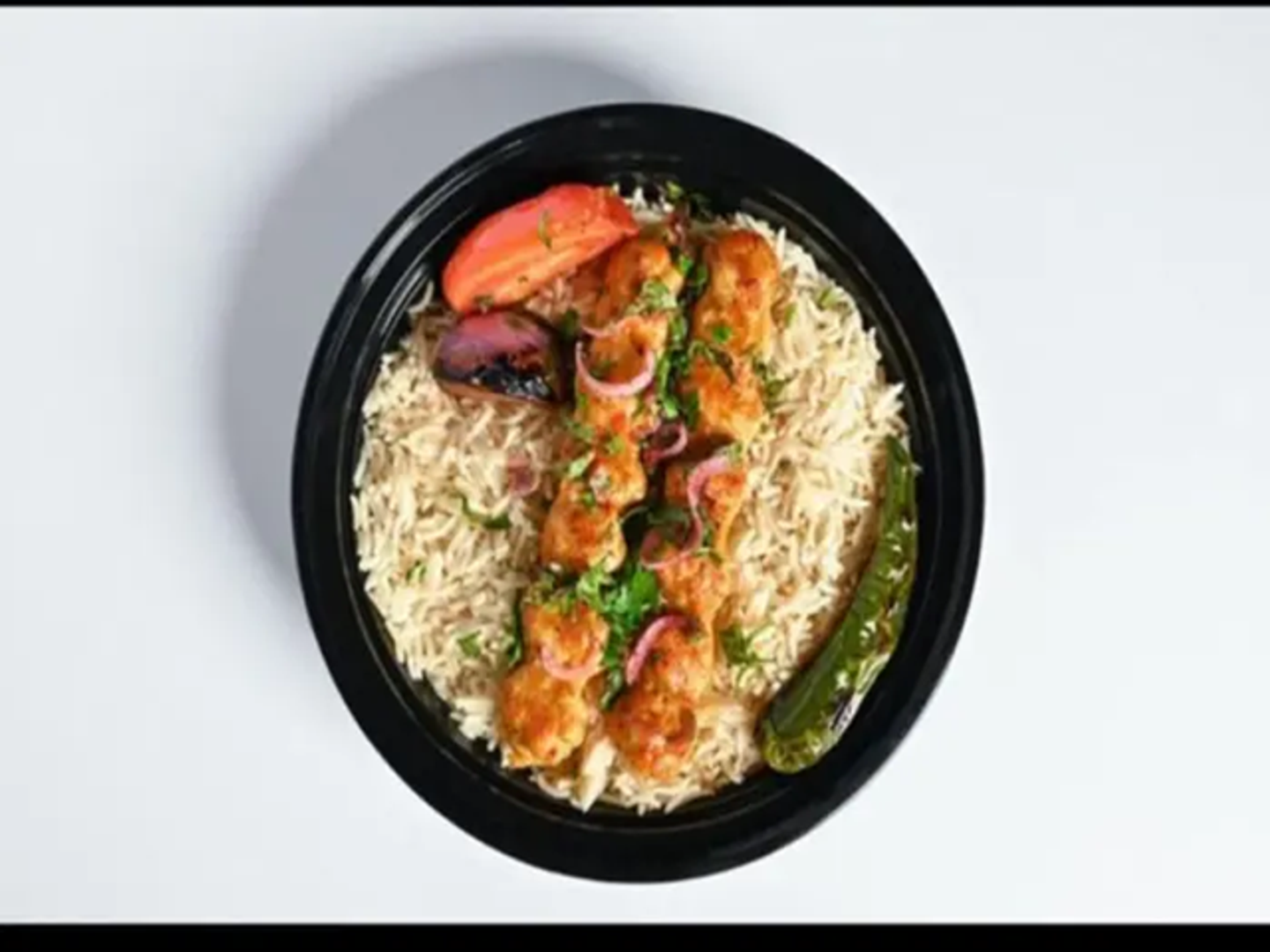 سيخين كباب دجاج مع رز بشاور مع صوص الطحينة والدقوس الحار