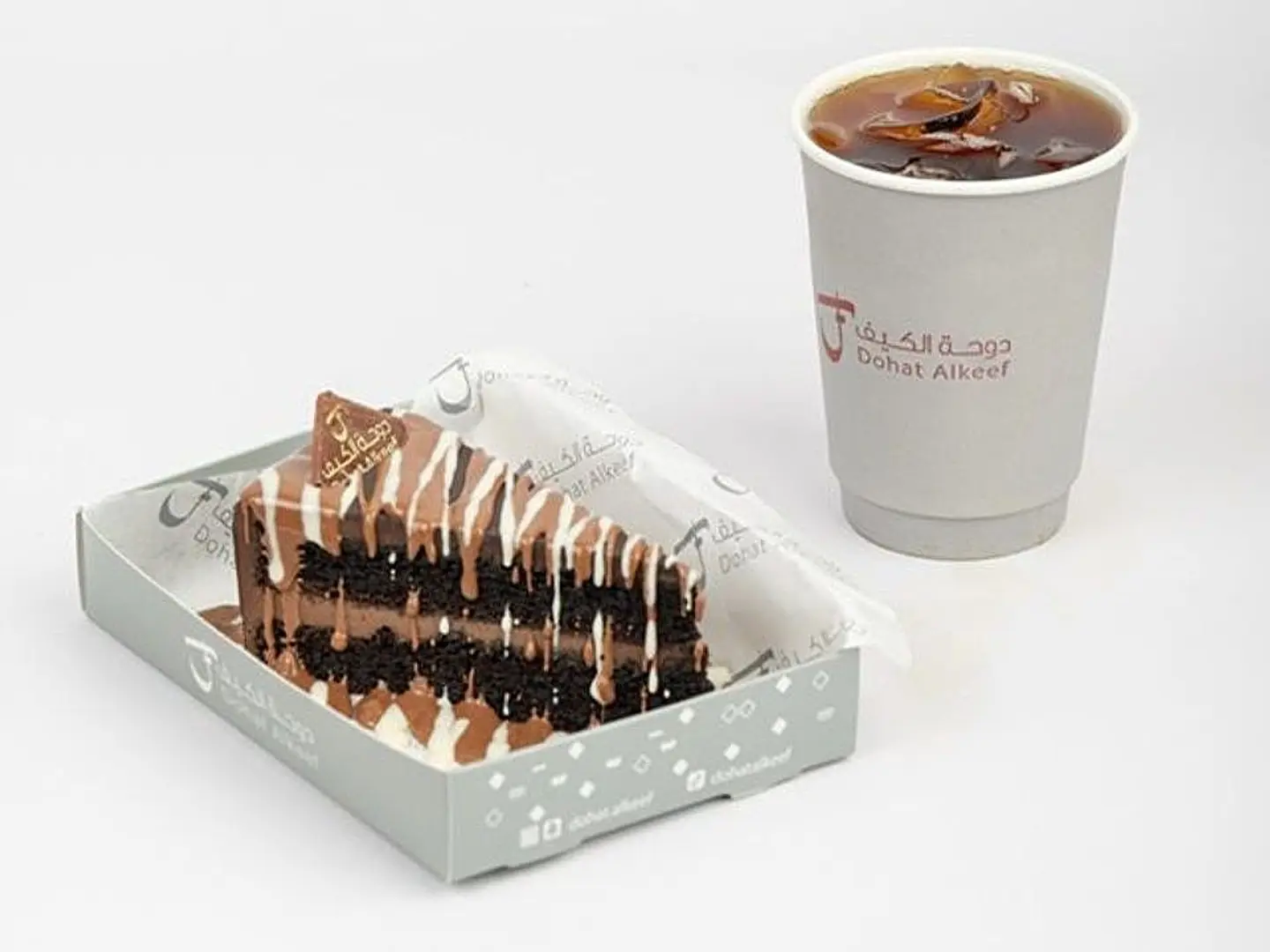 شوكو كيك مع قهوة اليوم حار أو بارد