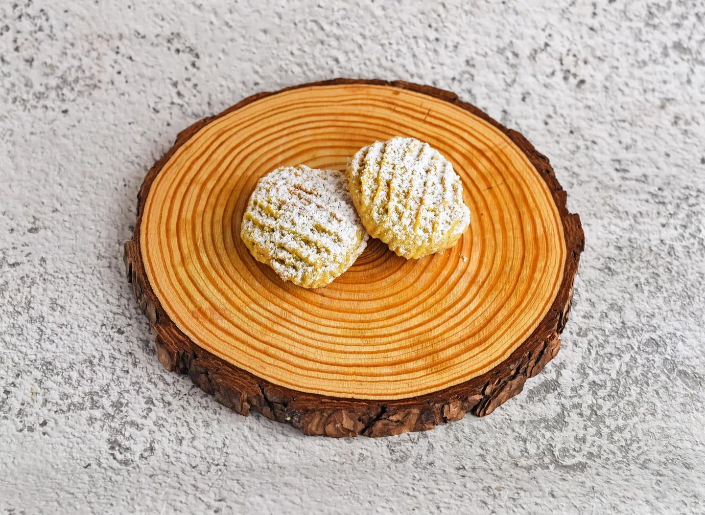 Round Labneh Dessert