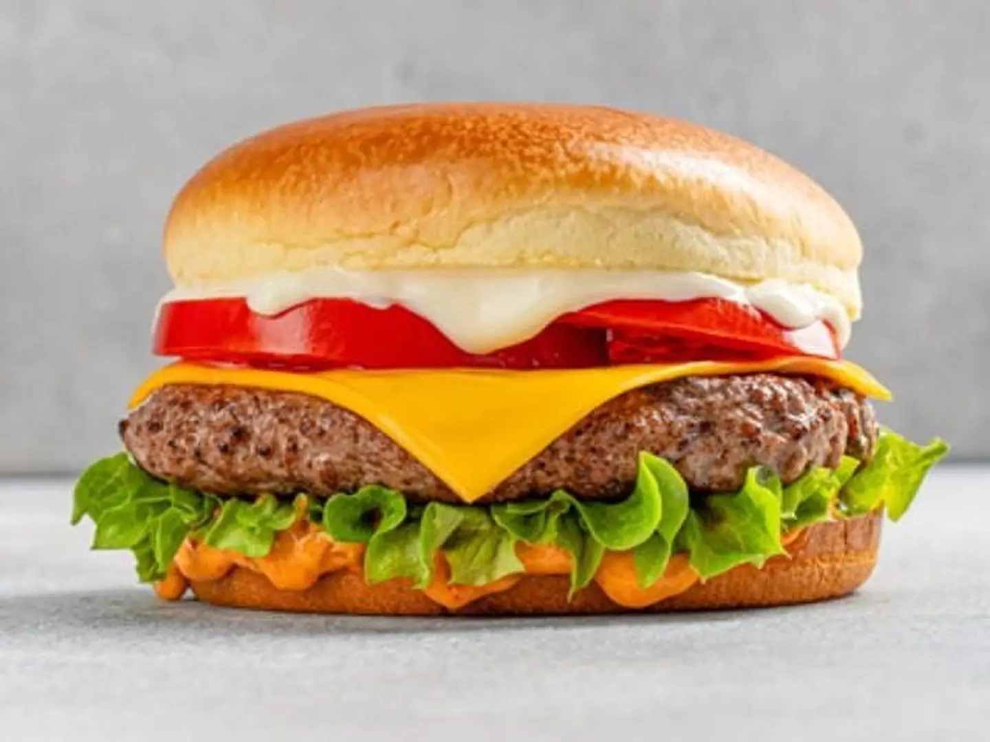 برجر لحم بقري طازج