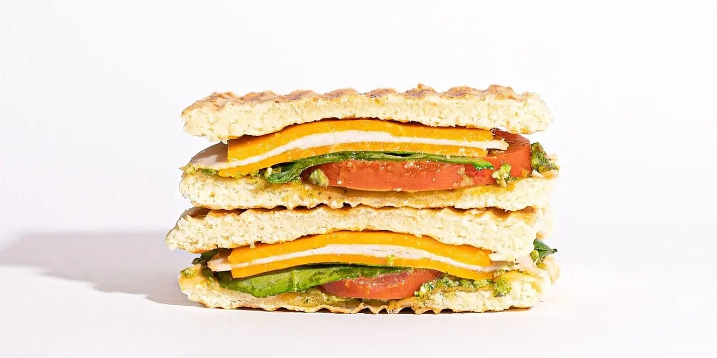 ساندوتش توست مكس اجبان