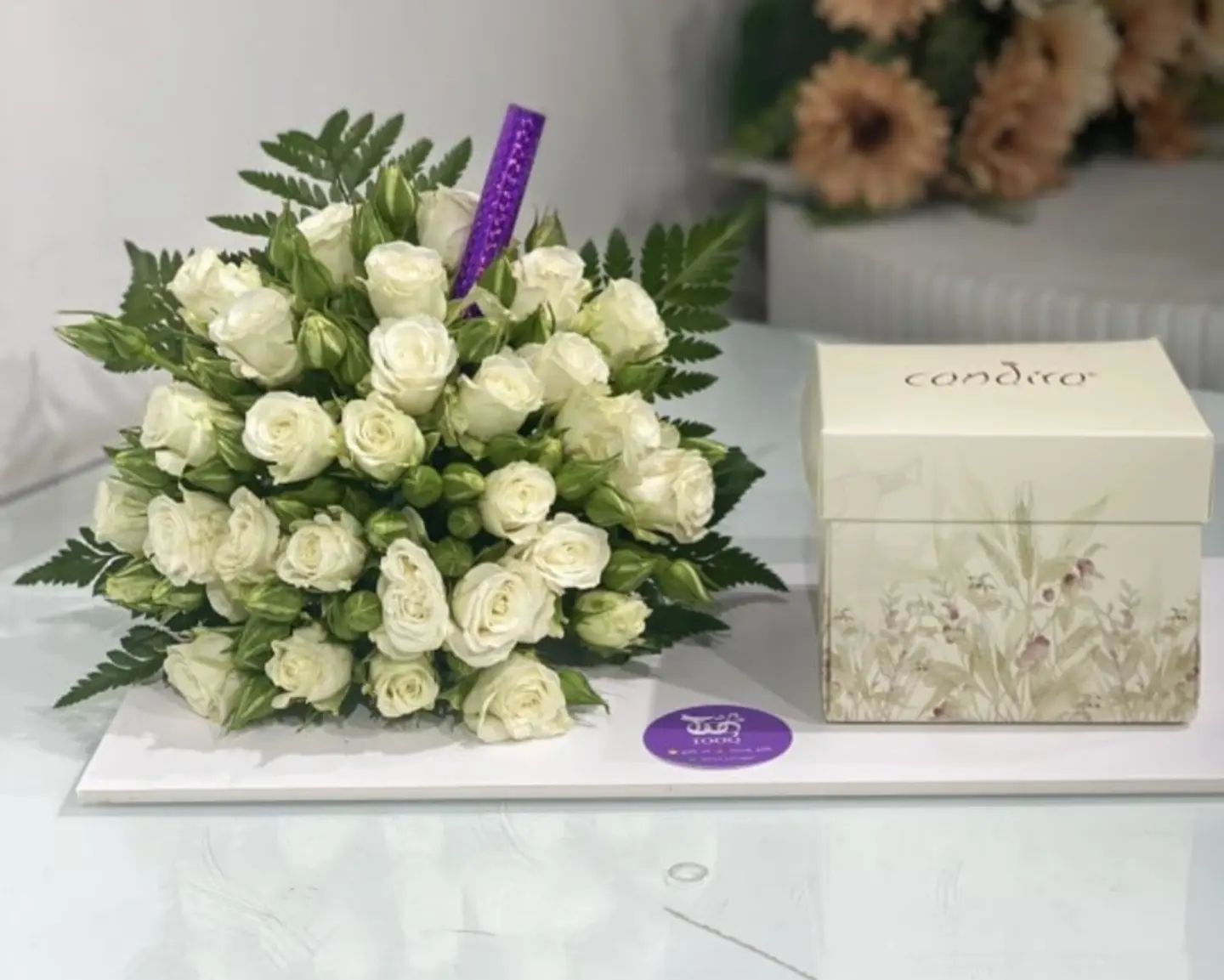 Kandera Cake With White Baby Roses