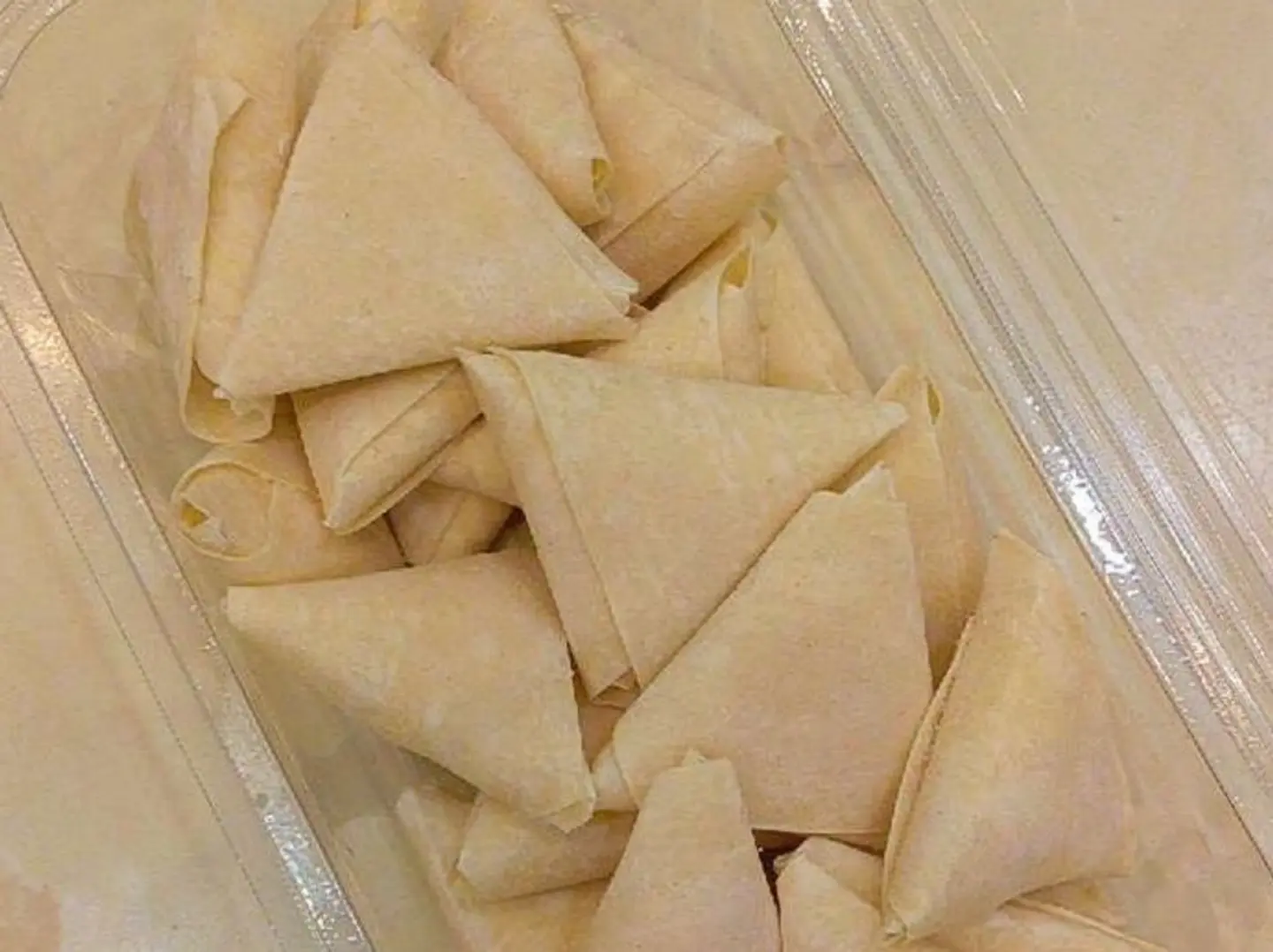 سمبوسة مني بحشوة جبن كيري 20 حبه