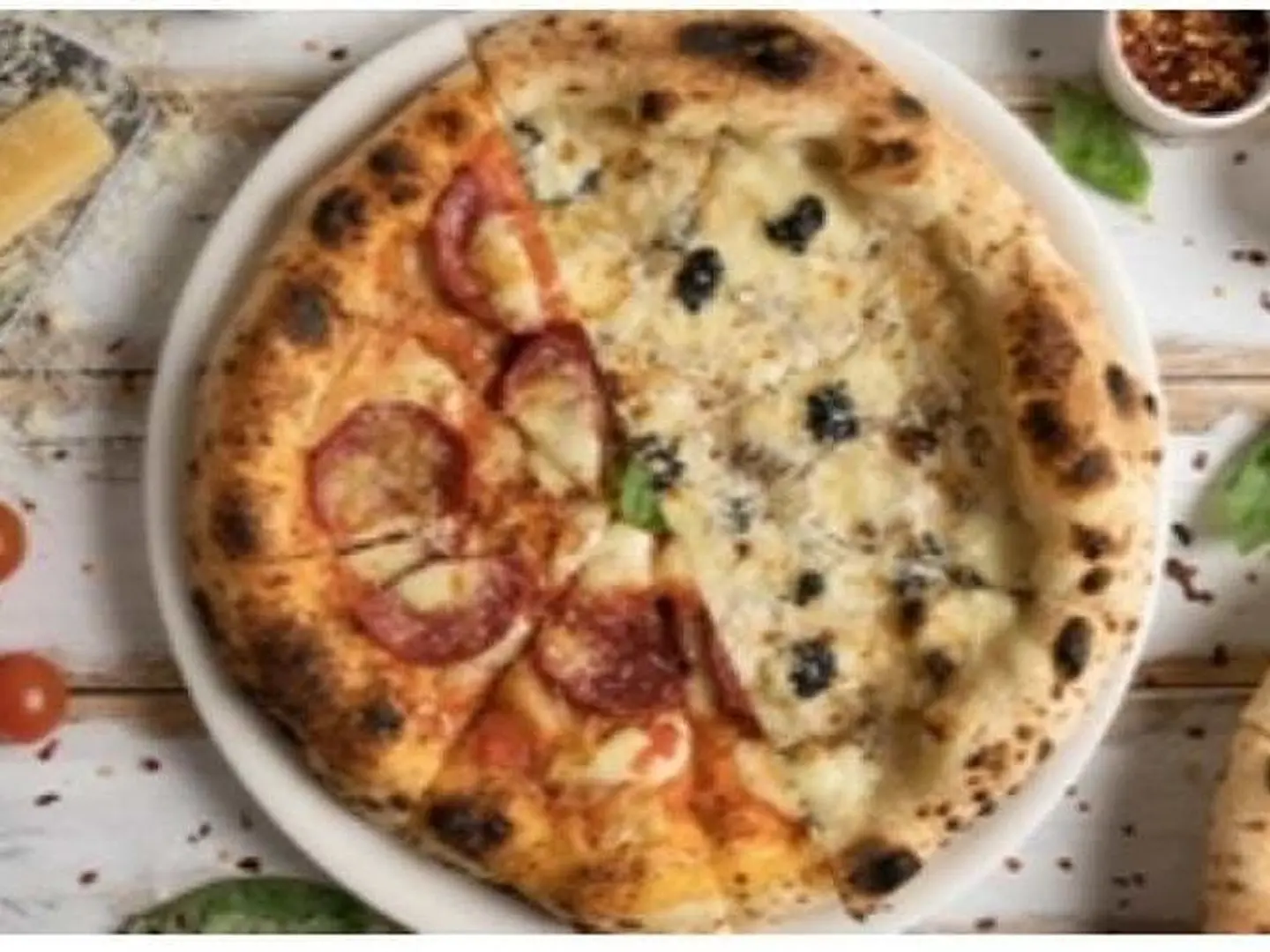 بيتزا نصفين