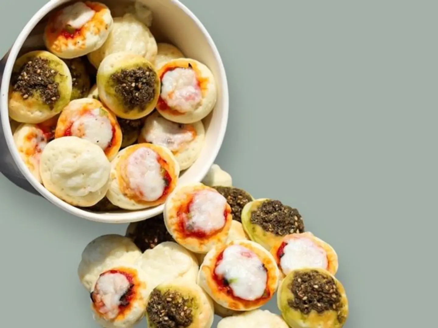 بيتزا ، زعتر ، جبنة عكاوي