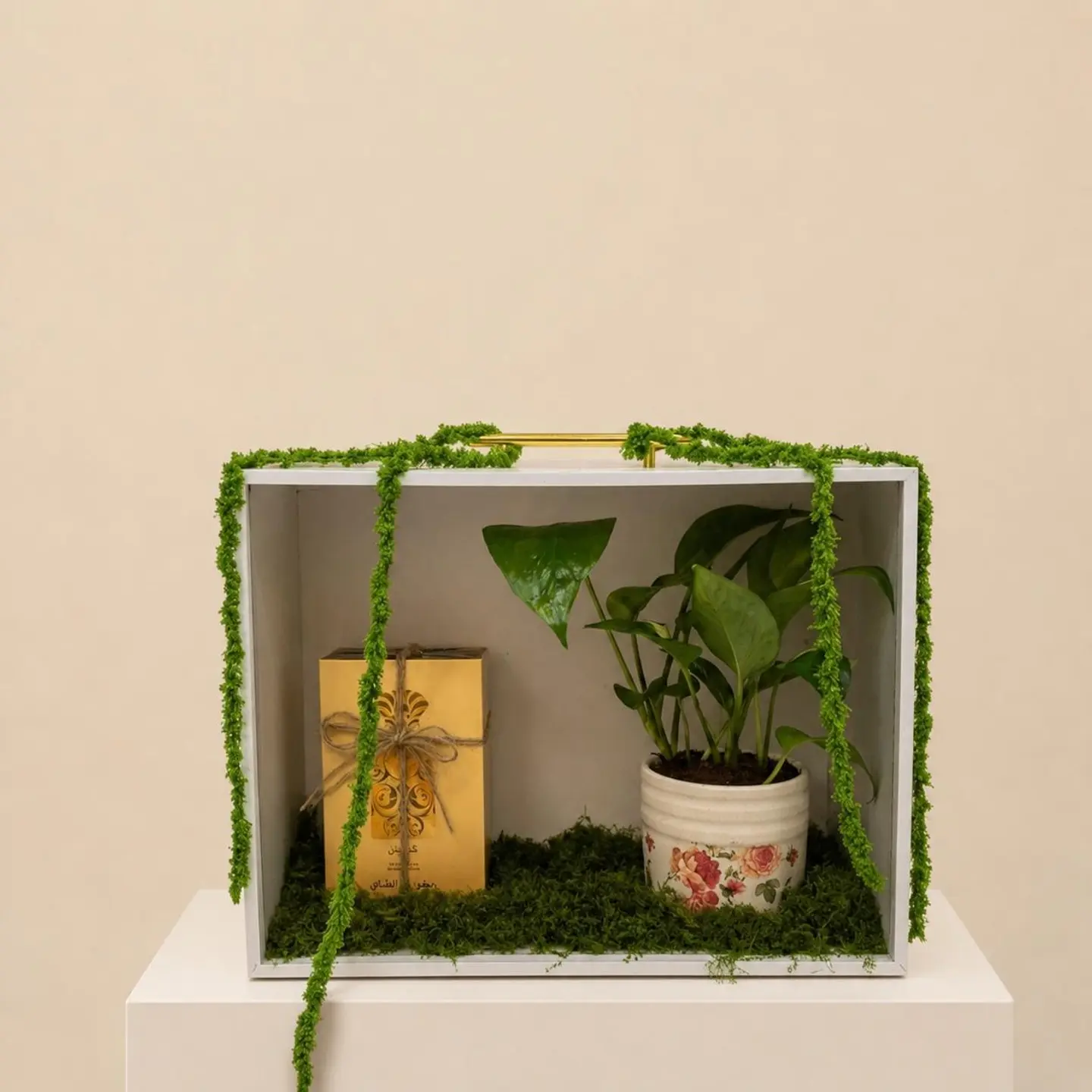 Hospitality And Greenery Gift Box