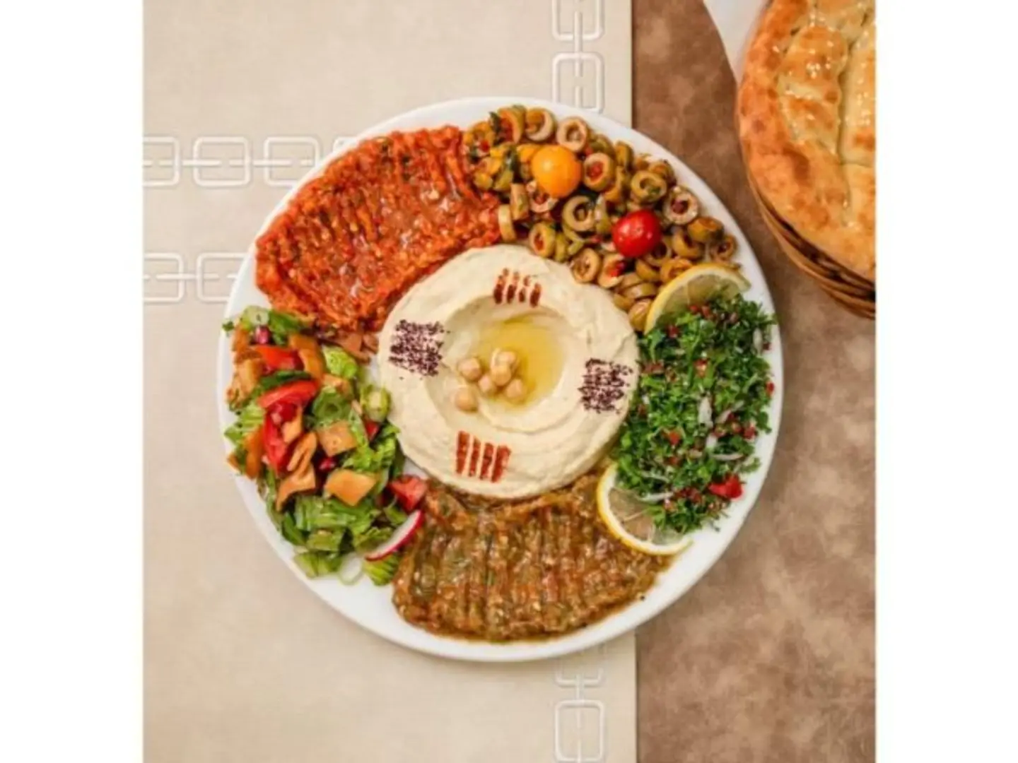 صحن مقبلات مشكل