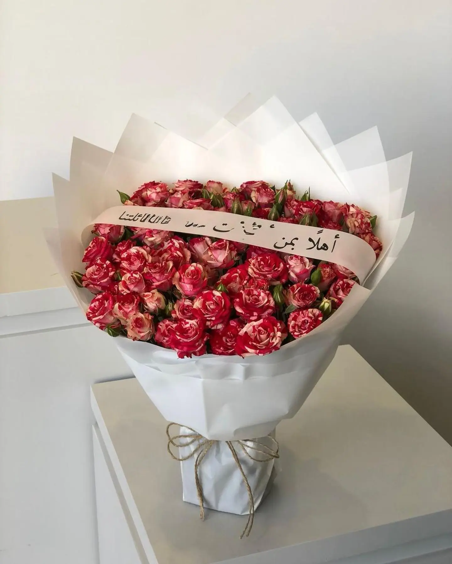 ⁠بوكيه ورد طبيعي مع شريطة 50