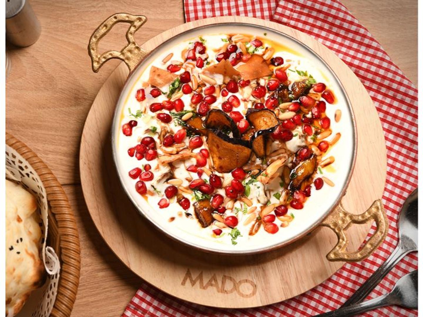فتة الباذنجان والرمان