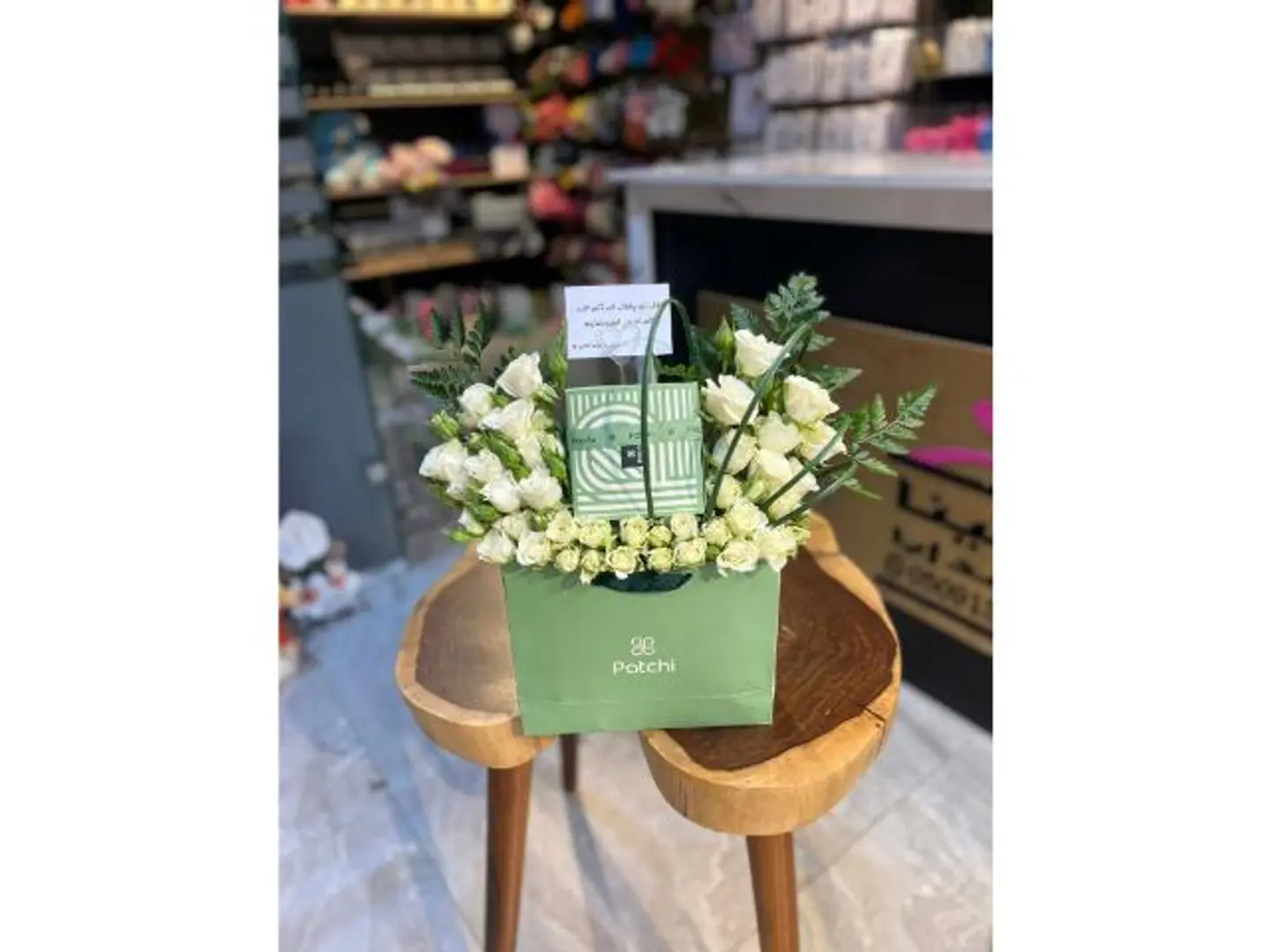 شوكلاتة باتشي مع ورد طبيعي