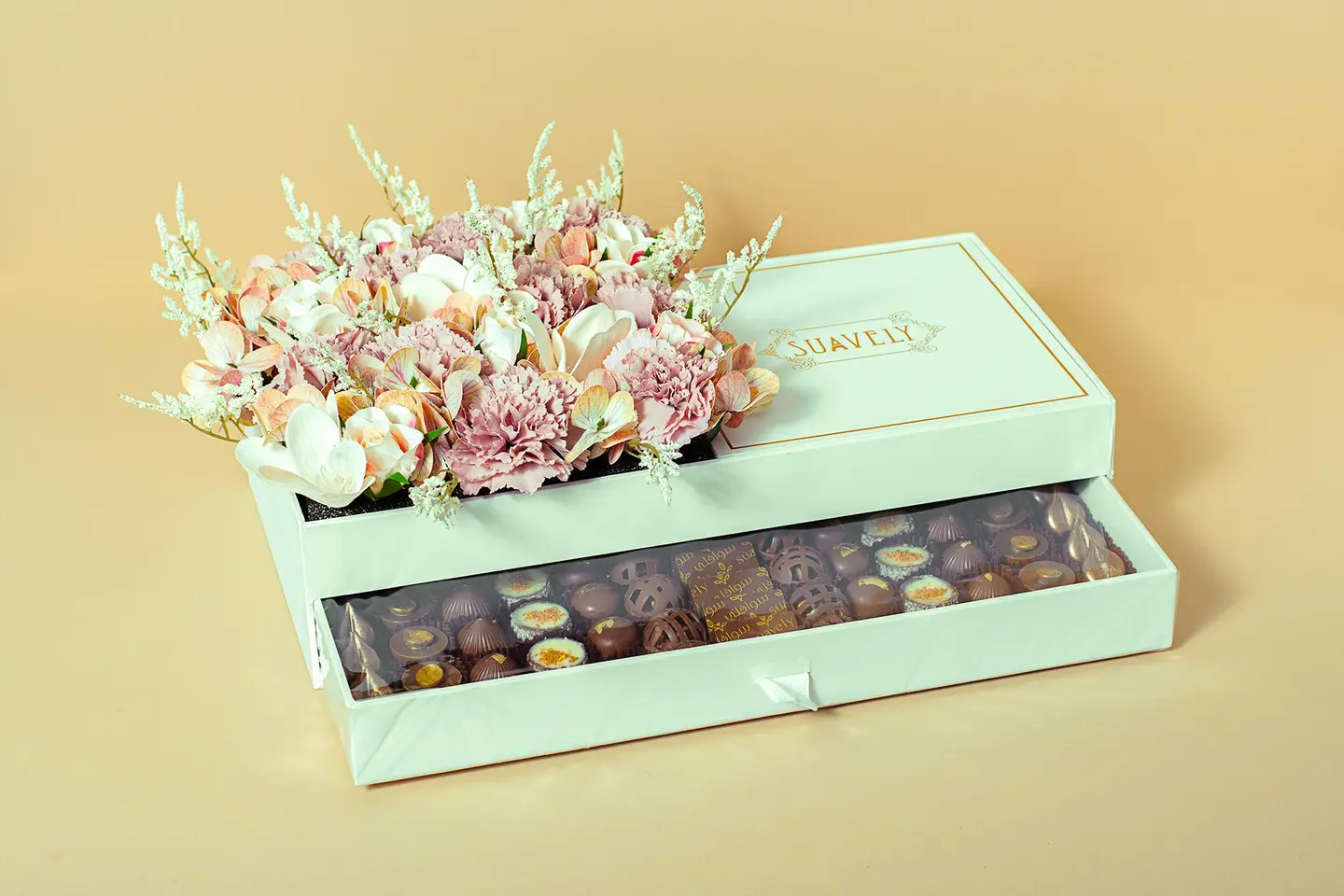 Sahab Box With Fruit Chocolate Roses