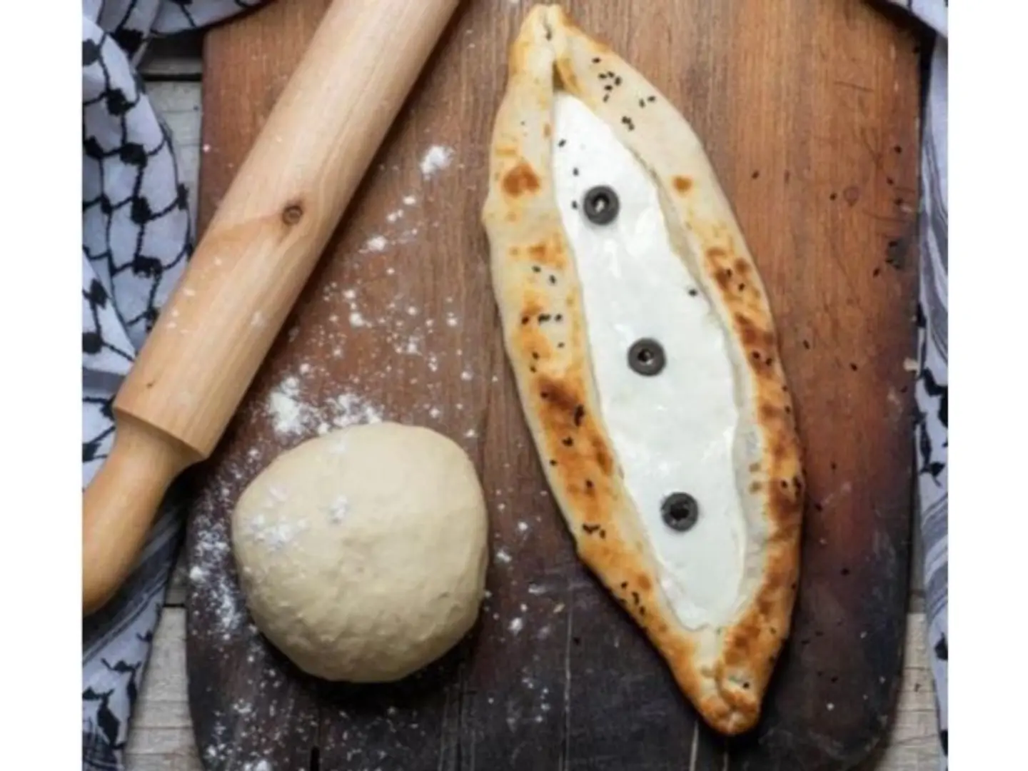 فطيرة لبنة بالزيتون