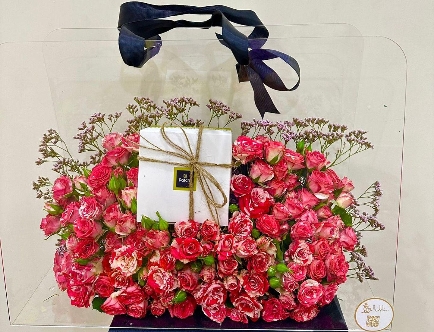 Acrylic Bag With A Quarter Kilo Of Patchi And Double Colored Baby Rose