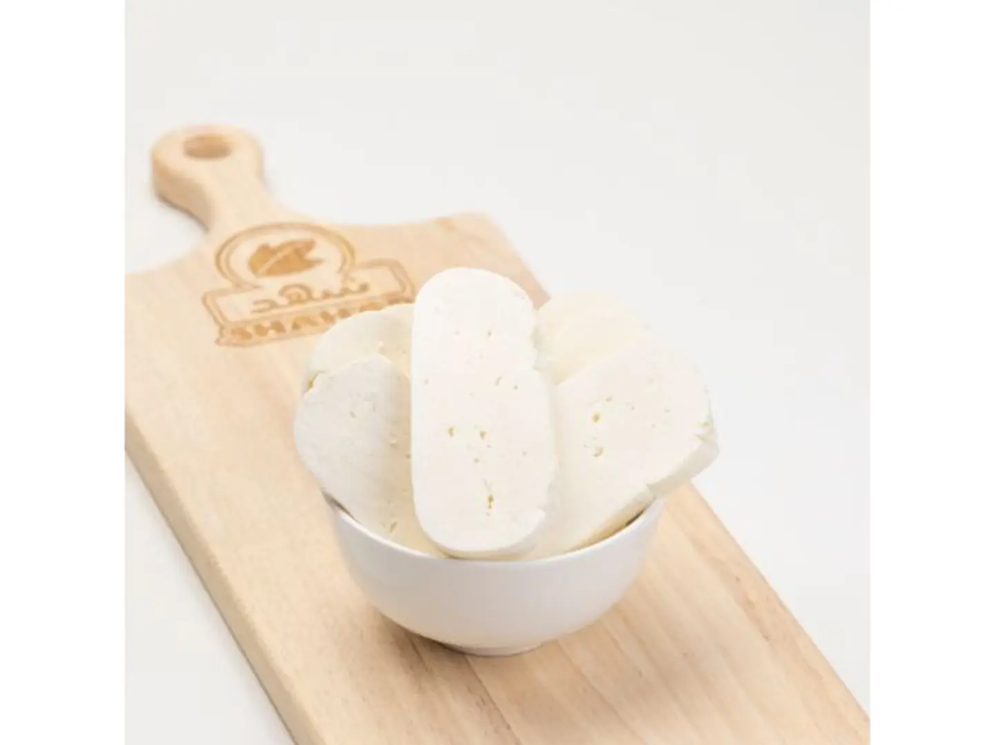 جبنة بلدي من حليب البقري الطازج