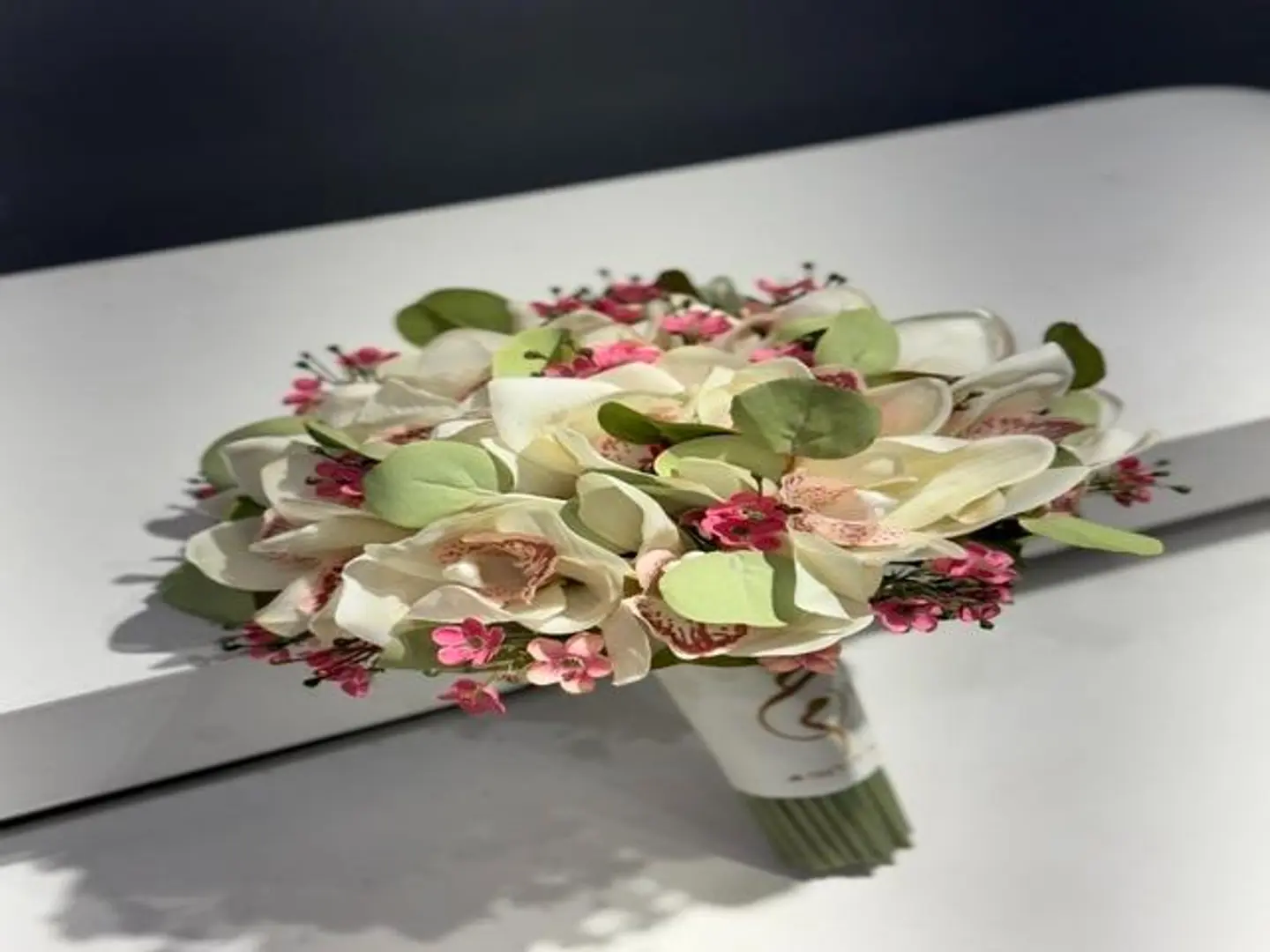 مسكة زواج ورد صناعي