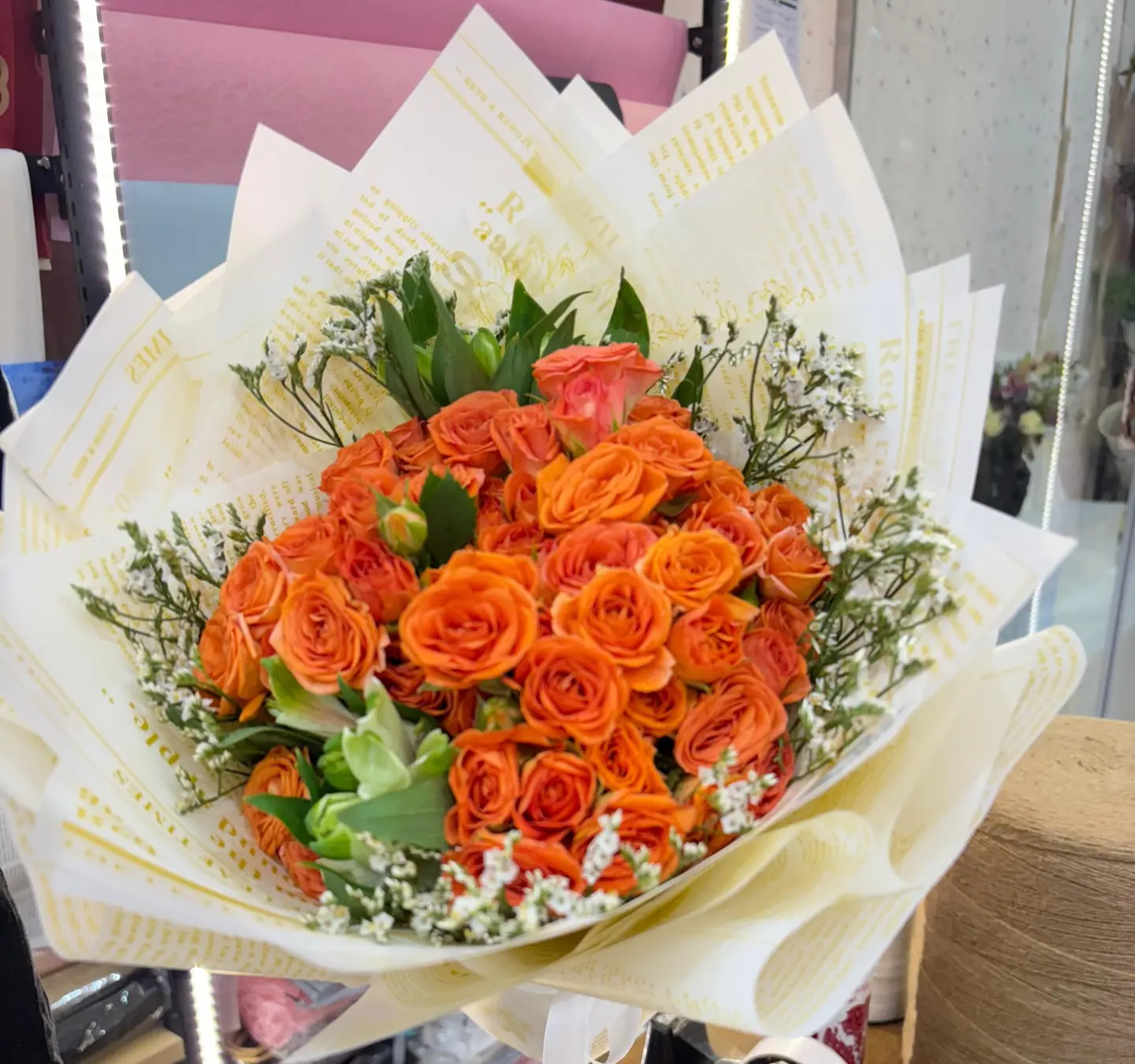 باقات ورد طبيعي تغليف ابيض