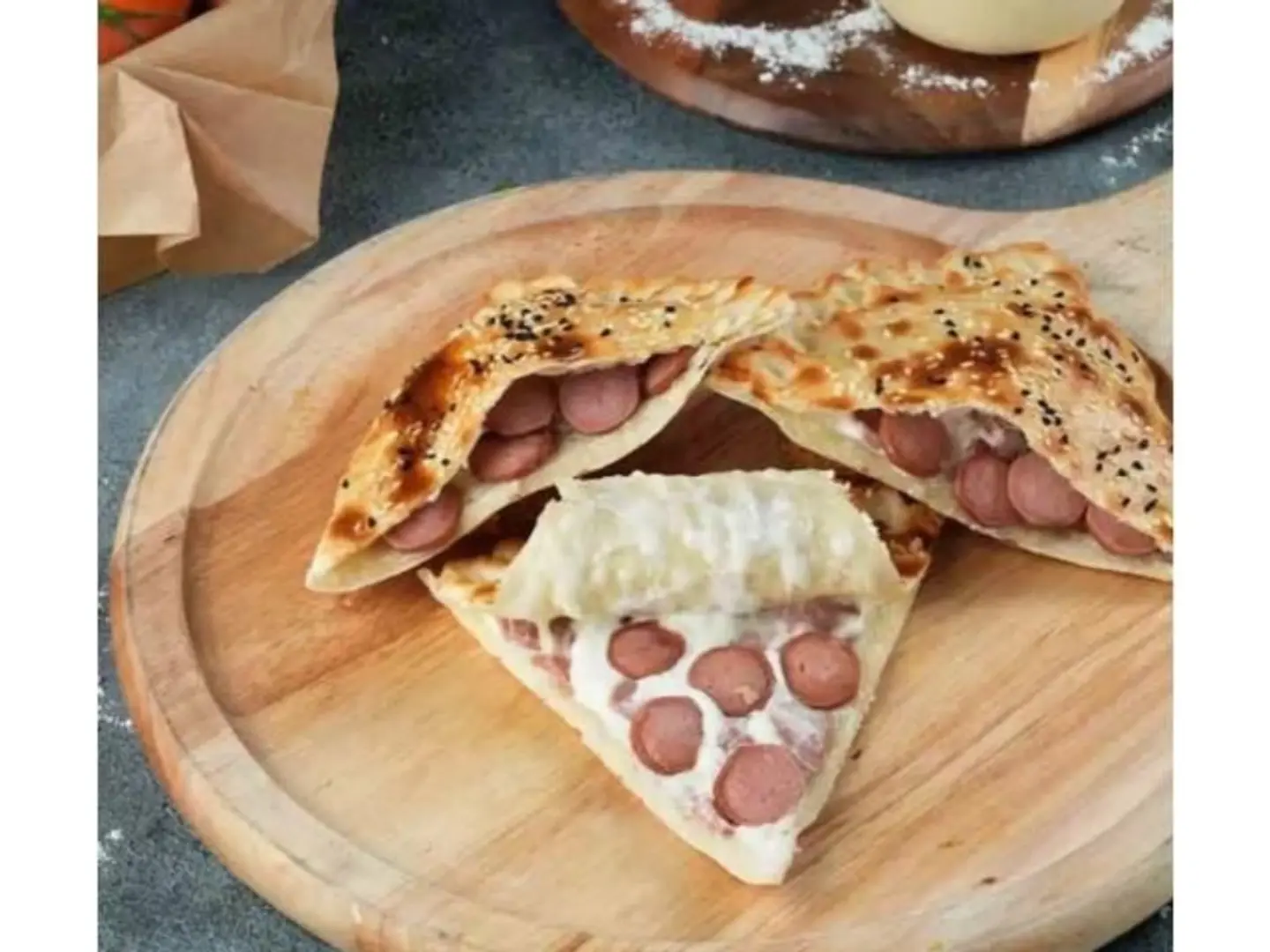 Hot Dog Arais With Cheese