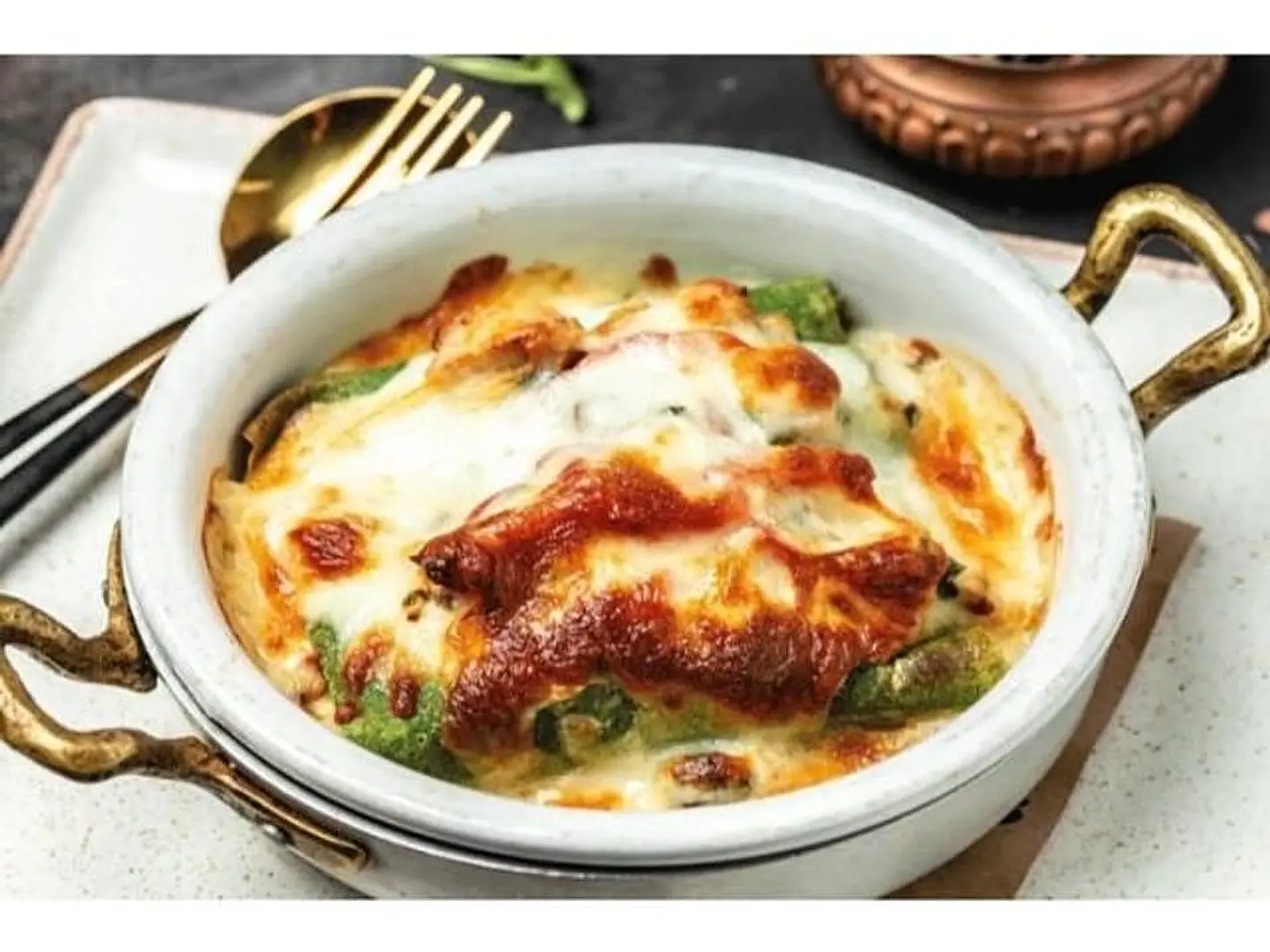 طاجن مأكولات بحرية بالصلصة البيضاء