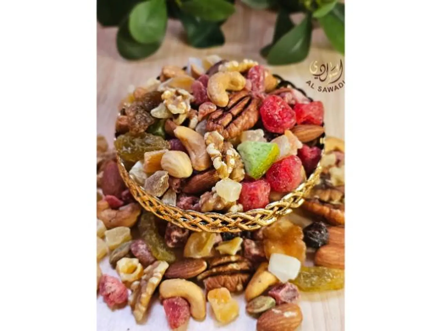 مكسرات مشكل مع الفواكه