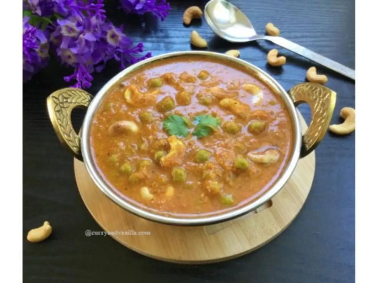 Kaju Mutter Masala