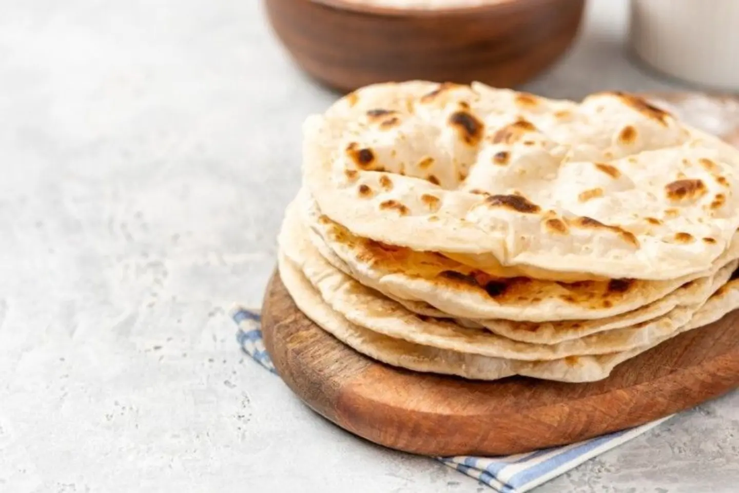 خبز تنور جبن فيتا وزعتر