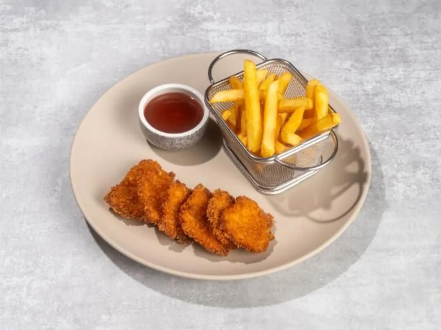 ناجتس دجاج مع بطاطس مقلية