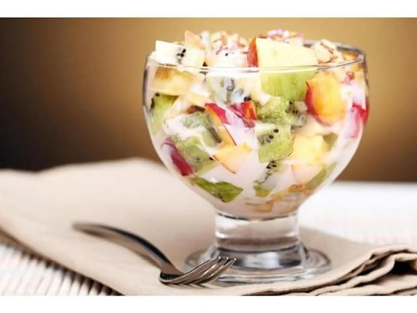 سلطة فواكهة بالقشطة