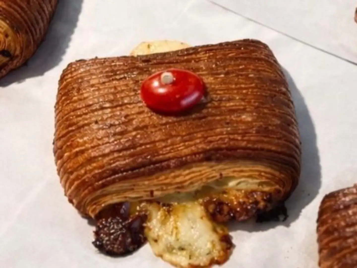 كرواسون موزريلا محمره