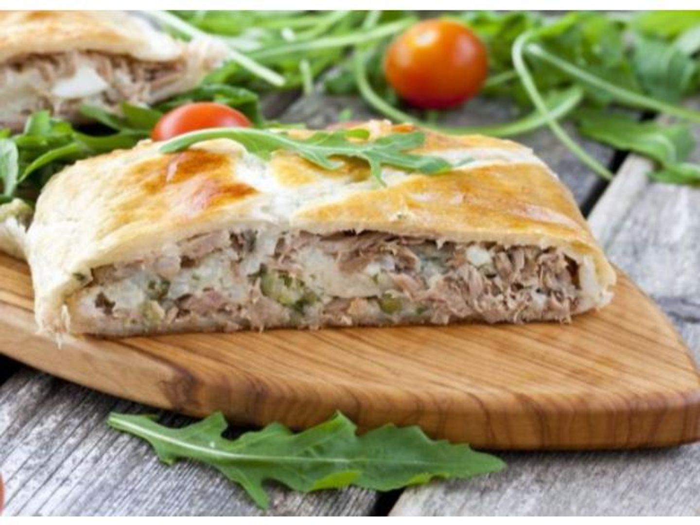 فطيرة تونة مع الجبن