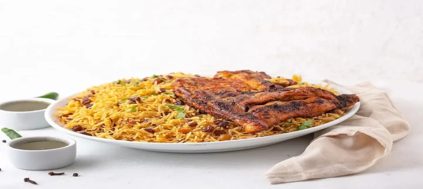 نص حبة دجاج على الفحم مع الارز